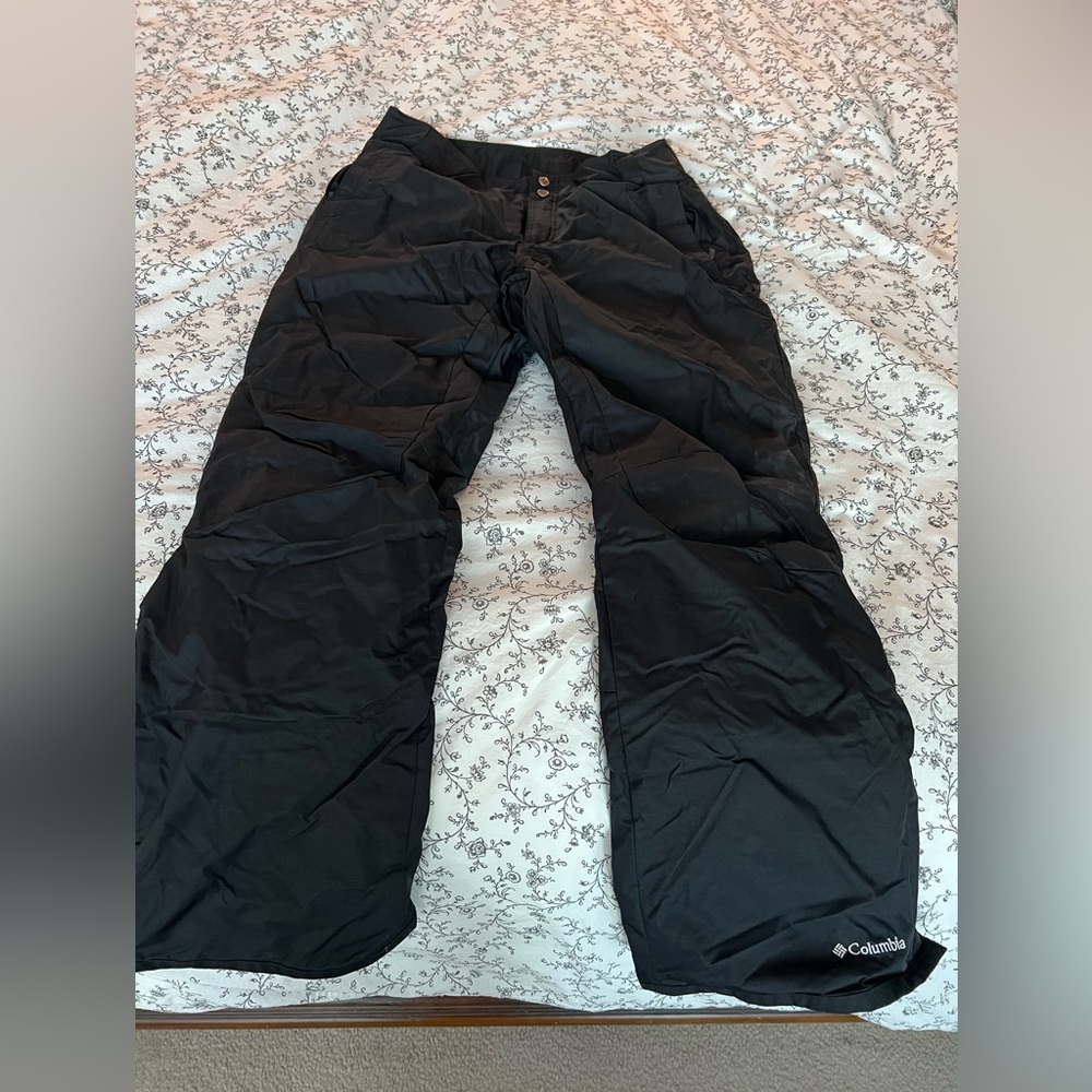 Gently used women’s black L Columbia women’s snowpants.